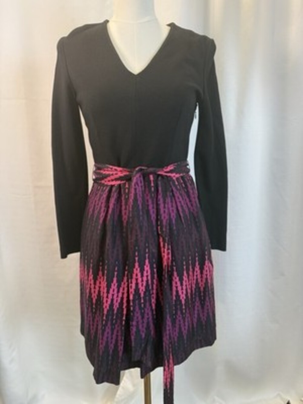 Milly Long Sleeve V Neck Belted Mini Dress 100% silk bottom size 8